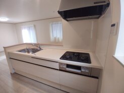 料理をしながらでも、ご家族との会話を楽しめる対面キッチン。