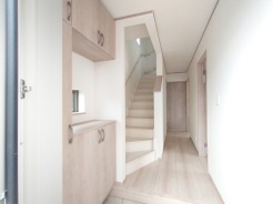 玄関がいつも片づく大容量シューズボックス。