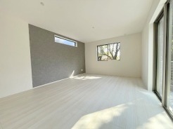 ご家族みんながゆったりくつろげる広々リビング。