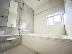 1坪広さを設けた浴室でゆったりバスタイム。