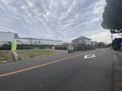 A号地 駐車が苦手な方にも嬉しい、前面7m道路に面した住まい。