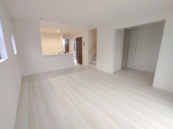 開放的なこの空間がお客様をお出迎えします。