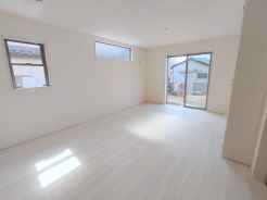 ご家族みんながゆったりくつろげる広々リビング。