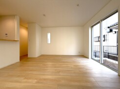 4号棟 ご家族みんながゆったりくつろげる広々リビング。