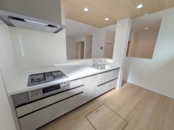 対面キッチンがご家族の温かい時間を演出。