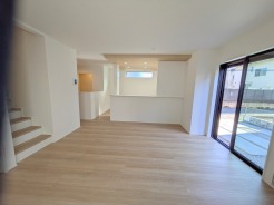 リビングに自然と人が集まるリビングイン階段採用プラン。