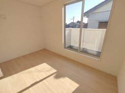 たっぷりの陽光と、心地よい風が舞い込みます。