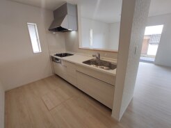 対面タイプなら、キッチン内にいながらご家族やお客様との会話が楽しめます。