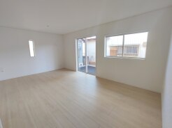 ご家族みんながゆったりくつろげる広々リビング。