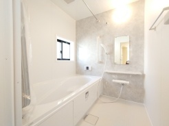 C号棟 一日の疲れを癒す浴室は、広々1坪以上。