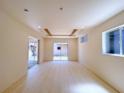 2号棟 ご家族みんながゆったりくつろげる広々リビング。