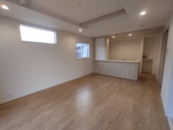 3号棟 天井高を高くするための一工夫、折り上げ天井。開放感に包まれます。