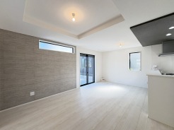 1号棟 リビング空間とダイニング空間とか使い分けやすい間取り配置。対面式でキッチン立つ人の視界も良好です。