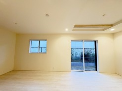 2号棟 南向きのLDK、 日当たりにこだわった住宅がここに。