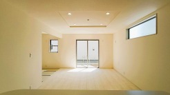 5号棟 解放感あふれるリビングは、自然に光と風に恵まれます。