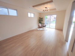 2号棟 ご家族みんながゆったりくつろげる広々リビング。