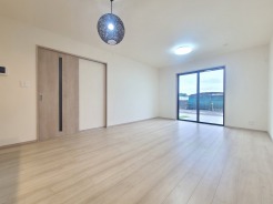 余計な装飾を削ぎ落とした洗練された空間が、日々の暮らしに穏やかな心地よさをもたらしてくれます。