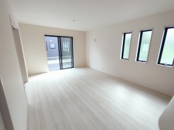 3号棟 解放感あふれるリビングは、自然に光と風に恵まれます。