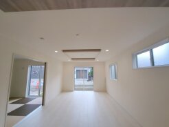 天井が高くなって開放感を感じる折り上げ天井。居住者が快適に暮らすための工夫がここにも見つかりました。
