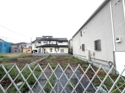 1号棟 建築中ですが、同じグレードの完成済み建物を参考にご覧になることもできます。現地より最寄りの物件をご案内しますので、お気軽にご要望をお聞かせください。