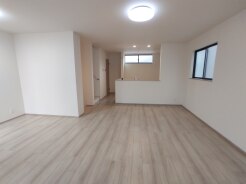 A号棟 リビングは家具の配置も思いのまま。自由度が高い設計です。