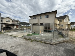 車通りの少ない閑静な住宅地、のびのびした子育てに適します。