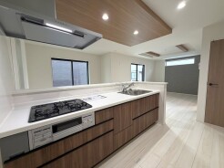1号棟 お料理を効率的に、楽しく。あったらいいなをかなえてくれるシステムキッチン。