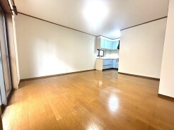 ご家族みんながゆったりくつろげる広々リビング。