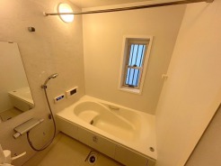 是非、足を伸ばして入って欲しい一坪タイプのユニットバス。疲れの取れ方が違うかも。