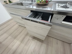 食器洗乾燥機付き、忙しい生活をサポートします。