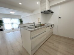 快適な新生活を迎えられそうな、新品のキッチンです。