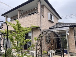 最寄り駅まで徒歩13分の近さ。 忙しい朝が助かる立地、 暮らしにゆとりが生まれます。