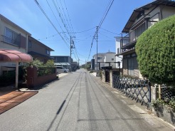 駐車が苦手な方にも嬉しい、前面6m道路に面した住まい。