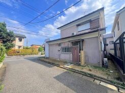 4m道路・歩道付き9m道路に面した角地。