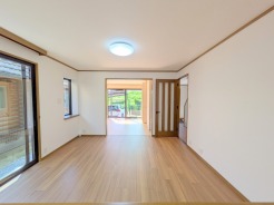 ご家族みんながゆったりくつろげる広々リビング。