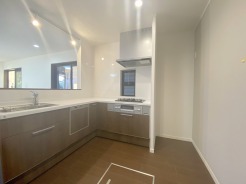 快適な新生活を迎えられそうな、新品のキッチンです。