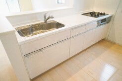 対面キッチンがご家族の温かい時間を演出。