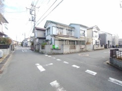 風通し・日当たりに優れる角地。開放感をお楽しみください。