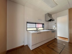 快適な新生活を迎えられそうな、新品のキッチンです。