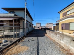 幅員こそやや狭くても、その分交通量が少なくて安心。