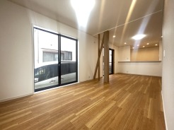 リビングは家具の配置も思いのまま。自由度が高い設計です。