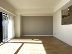 たっぷりの陽光と、心地よい風が舞い込みます。