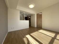 ご家族みんながゆったりくつろげる広々リビング。