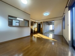 家族が自然に集りそうな広さが魅力のLDK。