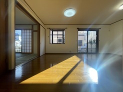 太陽の恵みを感じる、温もりと明るさにあふれたお部屋。