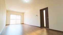 ご家族みんながゆったりくつろげる広々リビング。