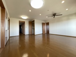 家族が自然に集りそうな広さが魅力のLDK。