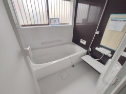 是非、足を伸ばして入って欲しい一坪タイプのユニットバス。疲れの取れ方が違うかも。