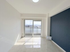 広々バルコニーから、たっぷり太陽の恵みが得られます。