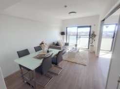 ご家族みんながゆったりくつろげる広々リビング。